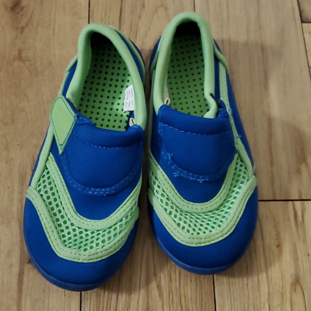 Toddler water shoes